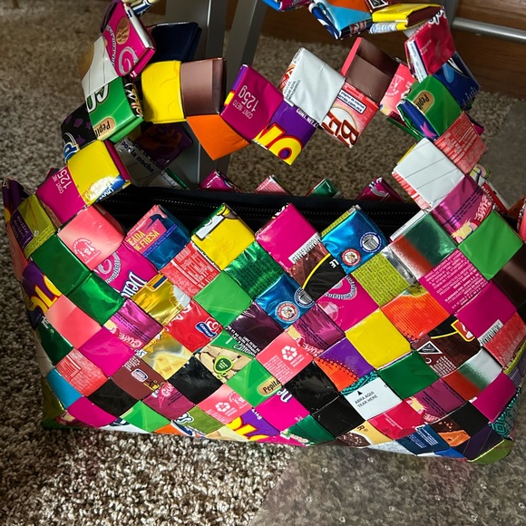 Wrapper handbag - Picture 2 of 6